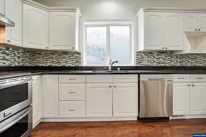 251 Fairview St, Silverton, OR 97381 - Photo 13