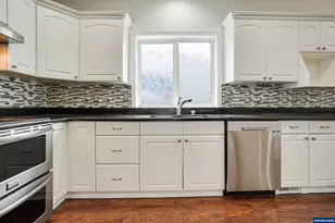 251 Fairview St, Silverton, OR 97381 - Photo 13