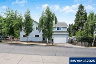 251 Fairview St, Silverton, OR 97381 - Photo 5