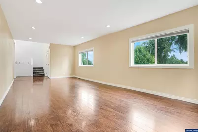 251 Fairview St, Silverton, OR 97381 - Photo 9