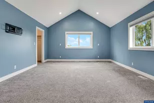 251 Fairview St, Silverton, OR 97381 - Photo 29