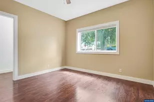 251 Fairview St, Silverton, OR 97381 - Photo 21