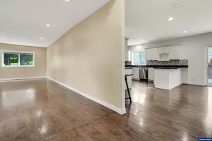 251 Fairview St, Silverton, OR 97381 - Photo 7