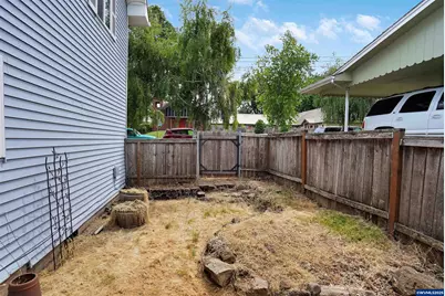 251 Fairview St, Silverton, OR 97381 - Photo 45