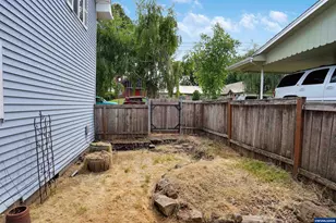 251 Fairview St, Silverton, OR 97381 - Photo 45