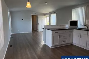 16901 SE Division St, Portland, OR 97217 - Photo 5