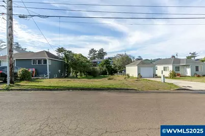 112 SW Lee St, Newport, OR 97365 - Photo 9