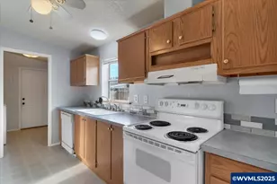 1015 Oak St, Silverton, OR 97381 - Photo 17