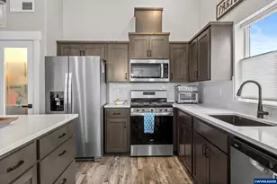 518 Sarah Renee Ave SE, Salem, OR 97306 - Photo 15