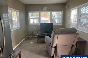 16901 SE Division St, Portland, OR 97236 - Photo 5