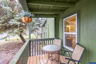 413 SW Butterfield Pl, Corvallis, OR 97333 - Photo 9