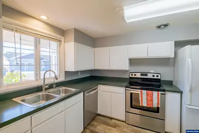 135 S 21st St, Philomath, OR 97370 - Photo 17