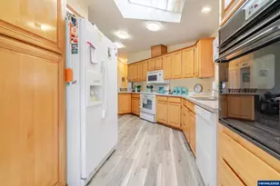 38129 Weirich Dr, Lebanon, OR 97355 - Photo 13