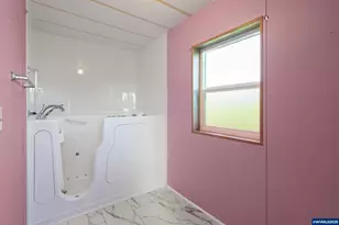 300 SE Lacreole Dr, Dallas, OR 97338 - Photo 25