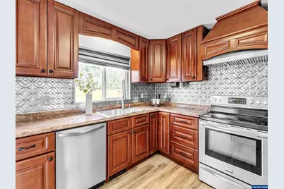 831 W Oak St, Lebanon, OR 97355 - Photo 11