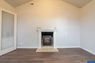 1229 SW Washington St, Albany, OR 97321 - Photo 3