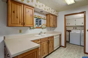 2470 Alameda St NE, Salem, OR 97301 - Photo 13