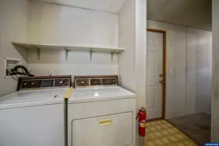 5525 43rd Way NE, Salem, OR 97305 - Photo 31