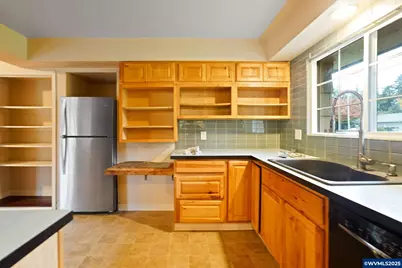 2310 Mountain View Dr, Salem, OR 97302 - Photo 17