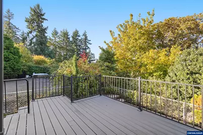 925 Holiday Ct S, Salem, OR 97302 - Photo 41