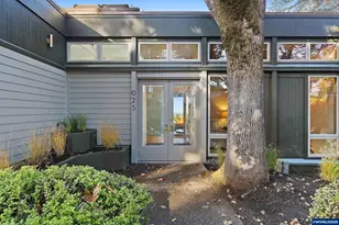 925 Holiday Ct S, Salem, OR 97302 - Photo 5