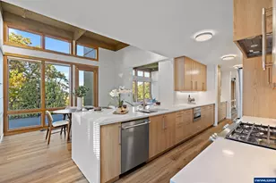 925 Holiday Ct S, Salem, OR 97302 - Photo 23