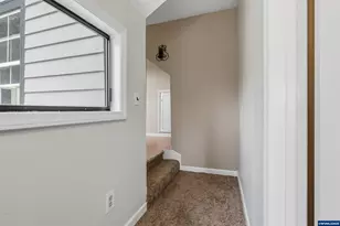 585 Madrona Ave S, Salem, OR 97302 - Photo 17