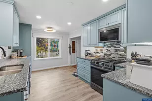 585 Madrona Ave S, Salem, OR 97302 - Photo 5