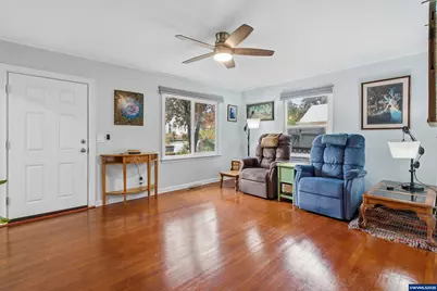 585 Madrona Av S, Salem, OR 97302 - Photo 9