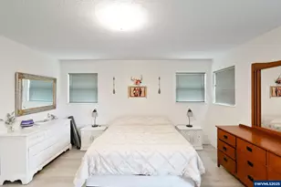 704 Cliff Ct, Silverton, OR 97381 - Photo 17