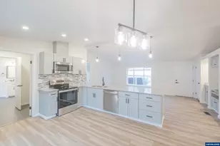 1307 S Water St, Silverton, OR 97381 - Photo 13