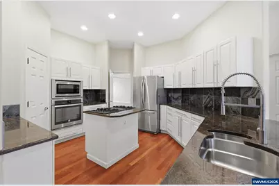 13002 Sierra Vista Dr, Lake Oswego, OR 97035 - Photo 15