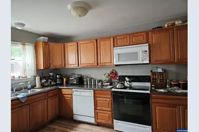 749 SW Washington St, Dallas, OR 97338 - Photo 5