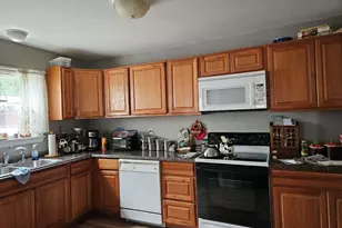 749 SW Washington St, Dallas, OR 97338 - Photo 5