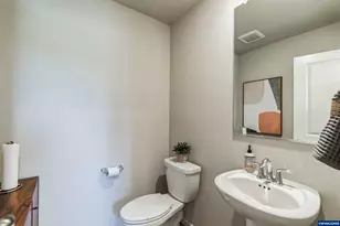 2702 Gunderson Ave, Woodburn, OR 97071 - Photo 11