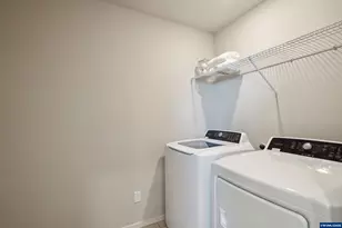 2702 Gunderson Ave, Woodburn, OR 97071 - Photo 25