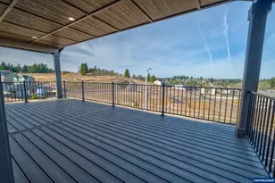 1231 Thunderbird Ave S, Salem, OR 97306 - Photo 7