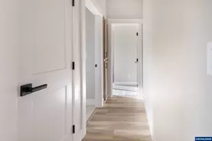 1231 Thunderbird Ave S, Salem, OR 97306 - Photo 37