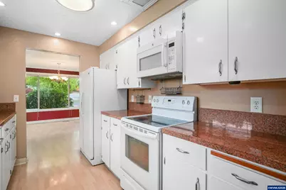 936 Kingwood Dr NW, Salem, OR 97304 - Photo 9