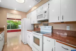 936 Kingwood Dr NW, Salem, OR 97304 - Photo 9