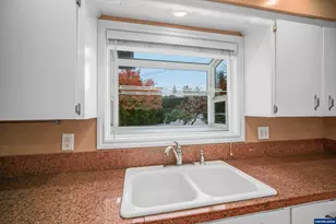 936 Kingwood Dr NW, Salem, OR 97304 - Photo 11