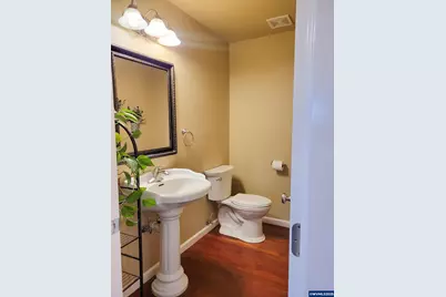 387 NE Rose Tree Dr, Sublimity, OR 97385 - Photo 19