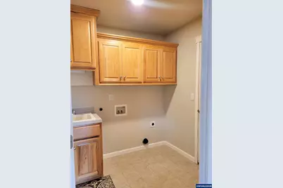 387 NE Rose Tree Dr, Sublimity, OR 97385 - Photo 17