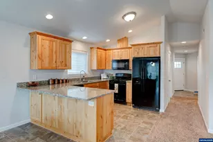 482 SE Isenberg St, Dallas, OR 97338 - Photo 5