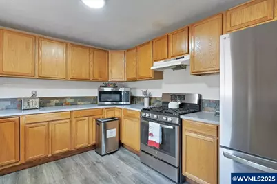 1825 NW Grant Av, Corvallis, OR 97330 - Photo 17