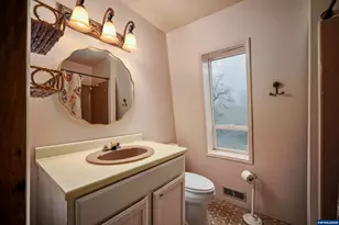 20125 McKillop Rd, Scotts Mills, OR 97375 - Photo 21