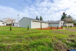 760 E Elmore St, Lebanon, OR 97355 - Photo 35
