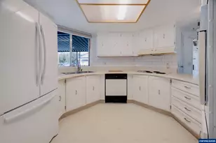 1055 Lockhaven Dr N, Keizer, OR 97303 - Photo 9