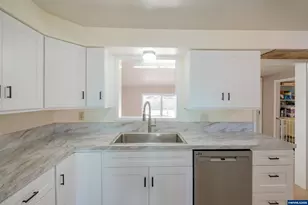 1926 Front Ave NE, Albany, OR 97321 - Photo 15