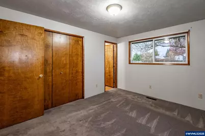 695 S 16th St, Lebanon, OR 97355 - Photo 5